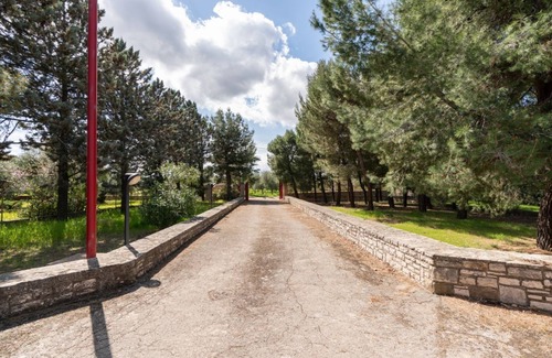 Andria Apartment | OroVerde Villa with Parking and Fireplace