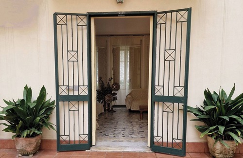 Salerno House | OS-Garden Maison de central charm with large private garden and parking