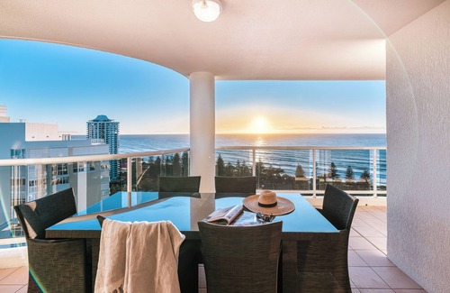 Main Beach Apartment | Oscar on Main Resort - Superior 3 Bed Ocean View