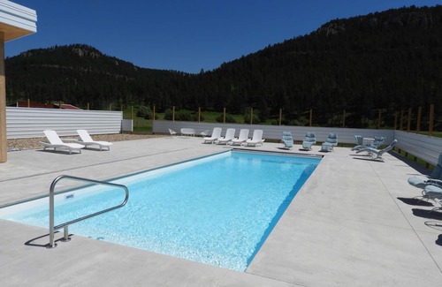 Nemo House | Osprey Retreat: Tranquil Black Hills Stay, Private Pool in Summer