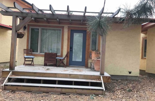Okanagan-Similkameen Cabin | Osprey Studio Guesthouse at Farmersdotter Organics