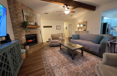 New Braunfels House | Otto’s Hause! Comfort Location KING SUITE