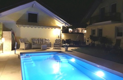 Hochstadt House | Our guest house 'wine paradise', at the sea of vines is ideal for relaxing holidays