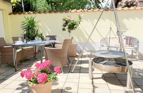 Hochstadt House | Our guest house 'wine paradise', at the sea of vines is ideal for relaxing holidays