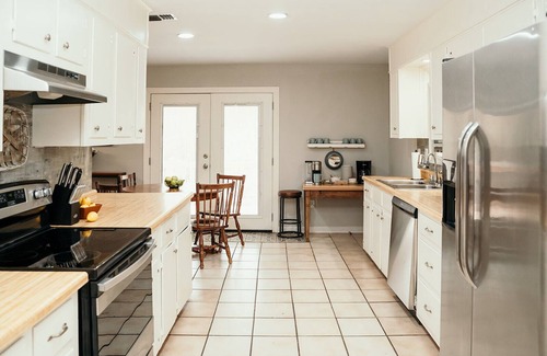 West Monroe House | Our Guests Agree: Beautiful, Clean, Well-equipped