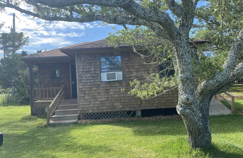 Hatteras Cottage | Our Lucky Charm is a cottage on the waterway in Hatteras Village