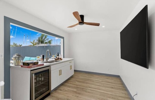 Lincoln Acres House | Outdoor Bar/Jacuzzi/Ocean & Bay Breeze Hideaway