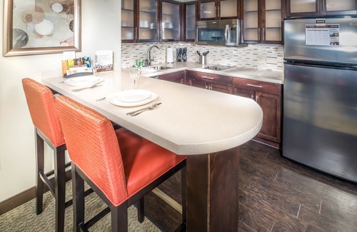 Chandler Condo | Outdoor Pool & Hot Tub. Free Breakfast. Great Location!