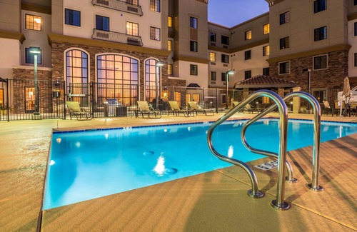 Chandler Condo | Outdoor Pool & Hot Tub. Free Breakfast. Great Location!