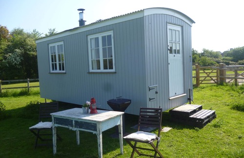 Middleton Cheney Apartment | Outdoor Shepherd's Hut; woodburner, double bed, casette toilet.