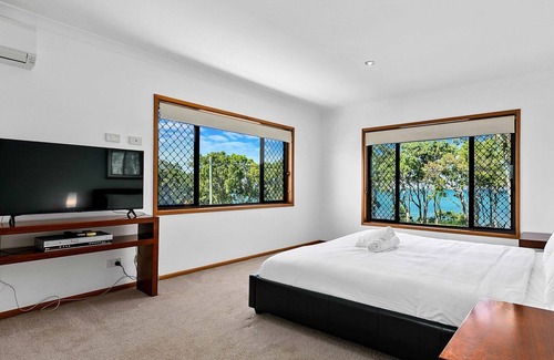 Point Vernon House | Outlook to K'Gari Point Vernon