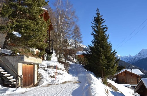 St. Luc Ski Chalet | Outside : Modern architecture chalet of 3 floors, for 6 person, beautiful panoramic viewInside : 16