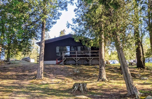 Nipissing Cottage | Outstanding, Beachfront Cottage on Wolfe Lake