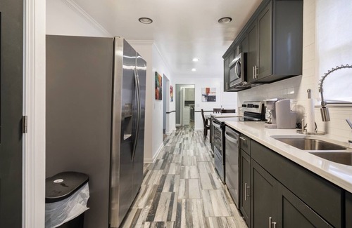 Columbia Bed & Breakfast | Over 3500 sq ft! All 4BRMs with TVs! 9 Beds for up to 12 Guests!