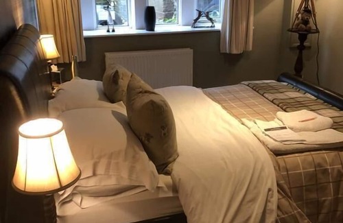 Ripponden Bed & Breakfast | Over The Bridge