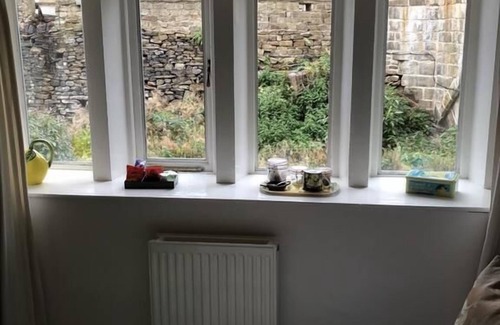 Ripponden Bed & Breakfast | Over The Bridge