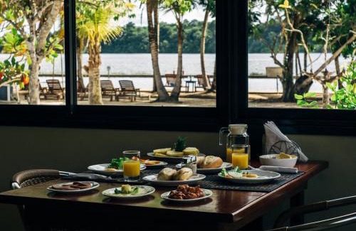 La Simplicite Hotel | Overbridge River Resort