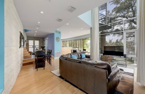 Hudson Bend House | 'Overlook Landing'- Lake Views! Hot Tub | Secluded