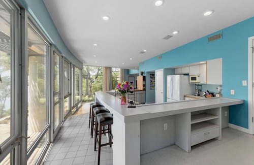 Hudson Bend House | 'Overlook Landing'- Lake Views! Hot Tub | Secluded