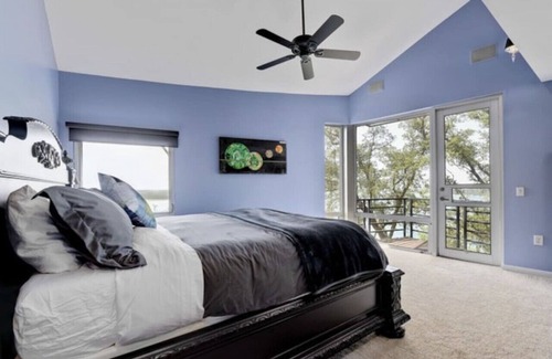 Hudson Bend House | 'Overlook Landing'- Lake Views! Hot Tub | Secluded
