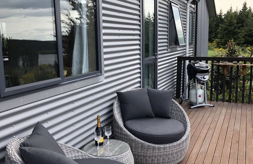 Ohau House | Overlooking beautiful Lake Middelton and a glimpse of Lake Ohau