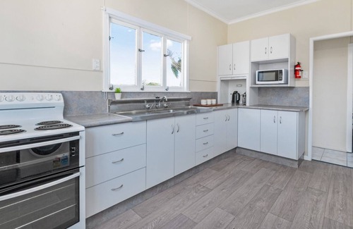 Cooee Bay House | Overlooking Keppel Bay
