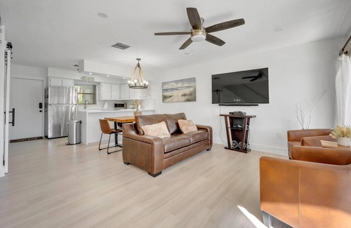 Key Largo House | Overlooking the Lagoon and Pool Includes Use of Golf Cart & 2 Kayaks