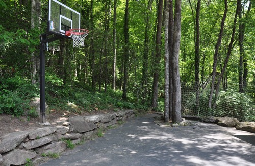 Sapphire House | Overlooks 3rd Hole Sapphire Golf Course, family friendly & close to everything!