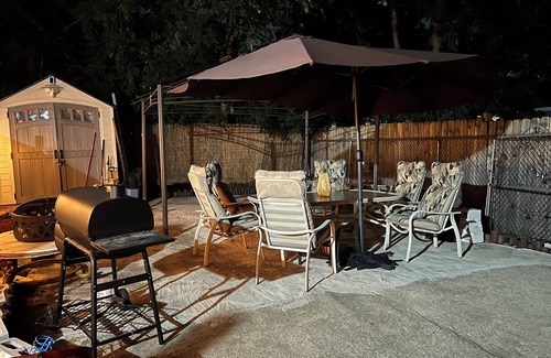 Maywood House | OVERSIZED house located 20min ORD/MDW airports, 15min D/T Chg. 1min to I-290.