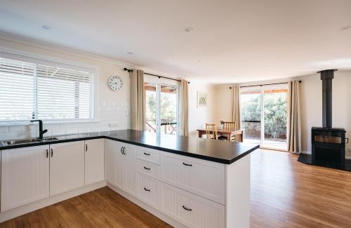 Warrenup House | Owen's Hideaway by the BnB Collection