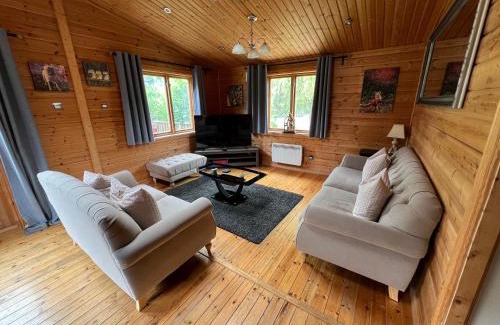 Storwood House | Owlet Lodge at Owlet Hideaway - with Hot Tub, Near York