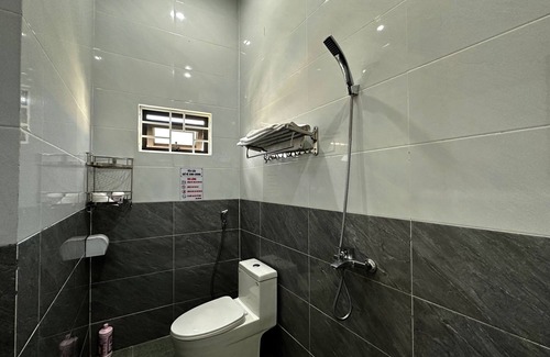 Lien Chieu Hotel | OYO 1199 Dung Quyen Hotel
