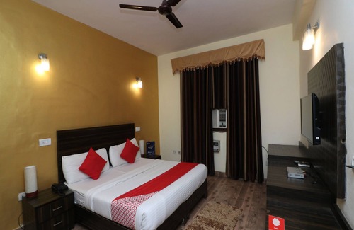 Old Gurgaon Hotel | OYO 27718 Viva Destinations