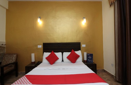 Old Gurgaon Hotel | OYO 27718 Viva Destinations