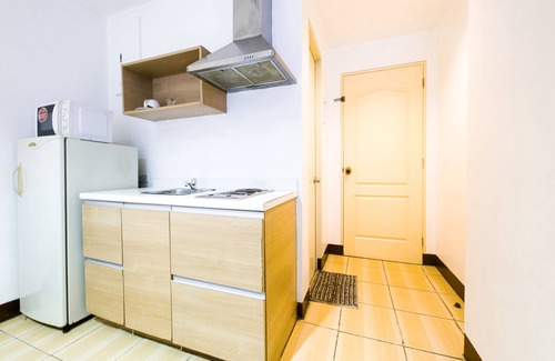 Makati Hotel | OYO 769 Poblacion Suites Polaris