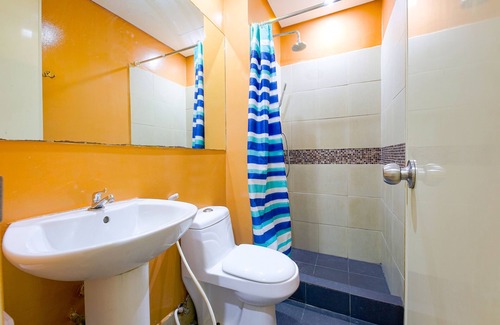Makati Hotel | OYO 769 Poblacion Suites Polaris