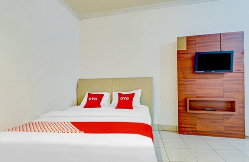 Sukajadi Hotel | OYO 90218 Ubaran Guest House