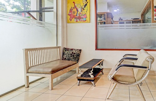Sukajadi Hotel | OYO 90218 Ubaran Guest House