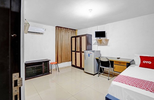 Surabaya Hotel | OYO 90791 Royale Margorejo