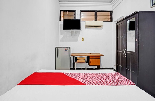 Surabaya Hotel | OYO 90791 Royale Margorejo