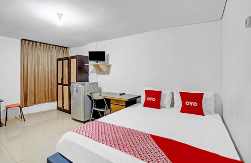 Surabaya Hotel | OYO 90791 Royale Margorejo