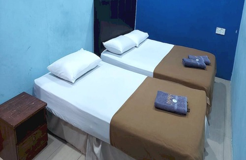 Kampung Pumpong Hotel | OYO 90937 Tanjak Hotel