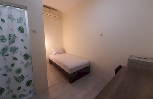 Bekasi Hotel | OYO 93274 Oren Home Bekasi