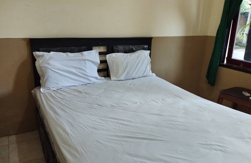 Senggigi Hotel | OYO 93657 Puri Batu Bolong