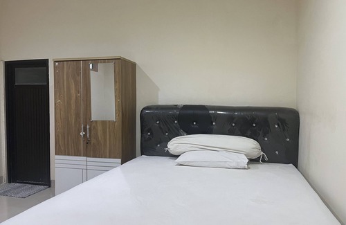 Tetebatu Hotel | OYO 93858 Kost Reski 2 Near Tugu Perbatasan Takalar - Gowa