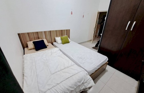 West Cirebon Hotel | OYO 93870 Damai Guest House Cirebon