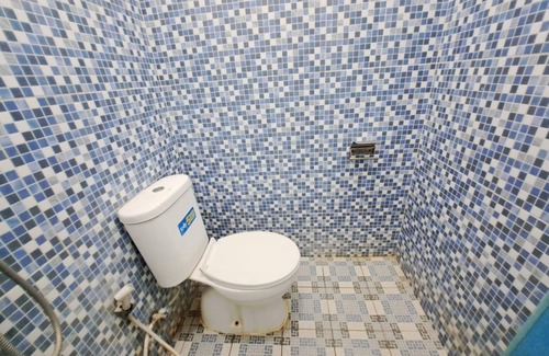 West Cirebon Hotel | OYO 93870 Damai Guest House Cirebon