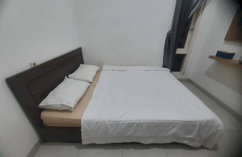 West Cirebon Hotel | OYO 93870 Damai Guest House Cirebon