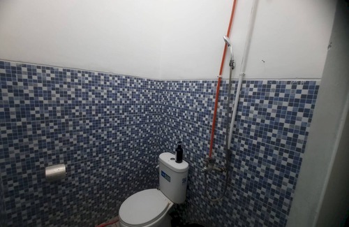West Cirebon Hotel | OYO 93870 Damai Guest House Cirebon