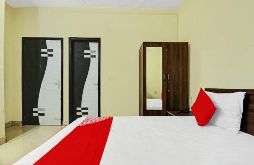 Shalimar Bagh Hotel | OYO Flagship Pleasure Inn Near Haiderpur Metro Station